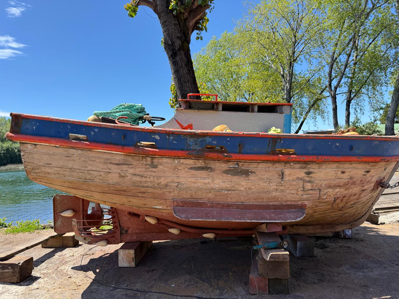 Mantenimiento y restauración de casco en embarcación de madera - Marine Care Service